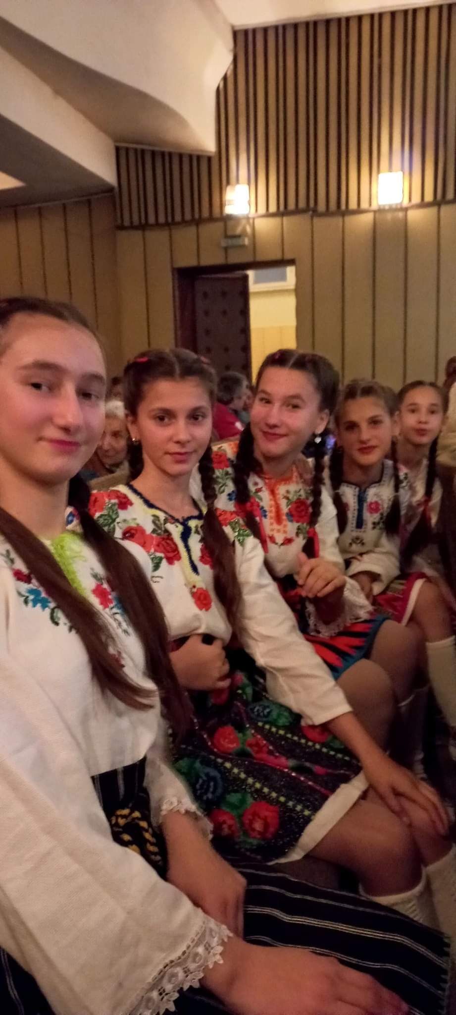 Гостуване на  "ОНЧ Васил Левски" и участие в Общински Коледен концерт - ОУ Васил Левски - Кръстава
